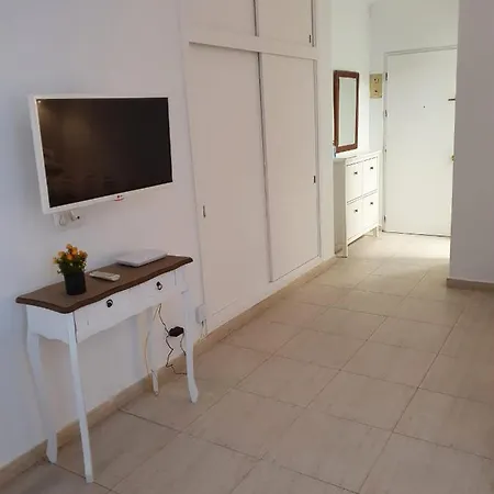 Pyr Apartment