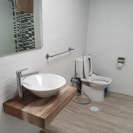 Pyr Apartment