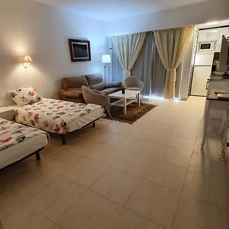 Pyr Apartment *